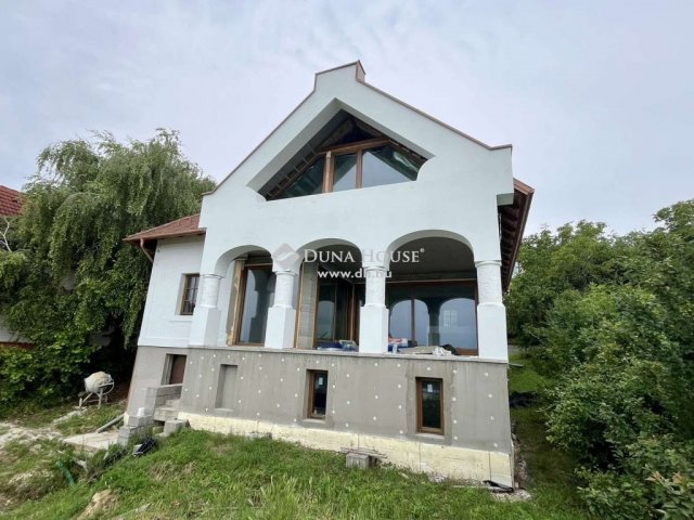 Eladó családi ház, Balatonfüreden 259 M Ft, 6 szobás