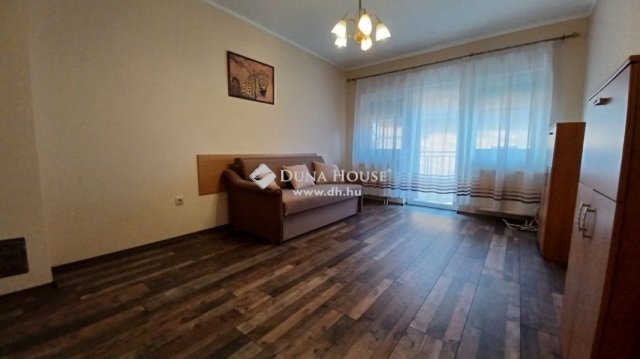 Eladó téglalakás, Balatonfüreden 89.9 M Ft, 3 szobás