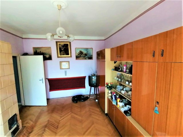 Eladó téglalakás, Komlón, Vörösmarty Mihály utcában 8.4 M Ft
