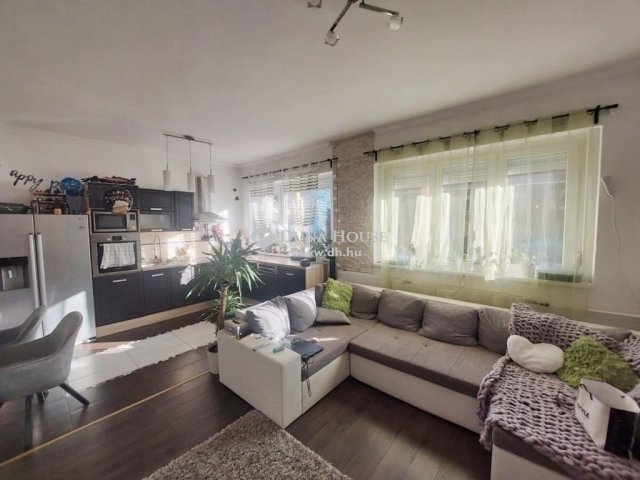 Eladó családi ház, Budapesten, XV. kerületben 89.7 M Ft
