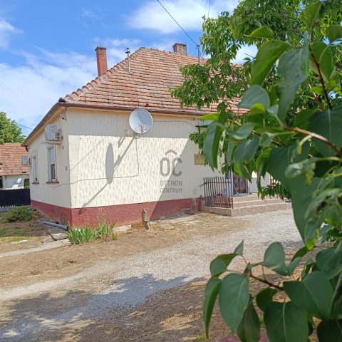 Eladó családi ház, Zalakomáron 33 M Ft, 4 szobás
