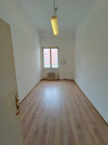 Eladó téglalakás, Székesfehérvárott 25 M Ft, 1 szobás