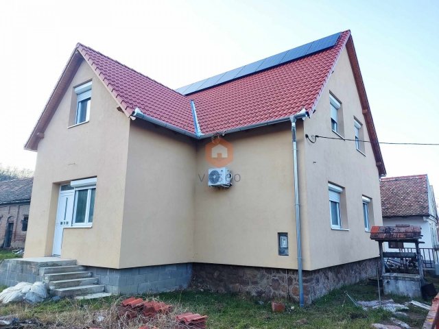 Eladó családi ház, Aranyosgadányban 85 M Ft, 7 szobás