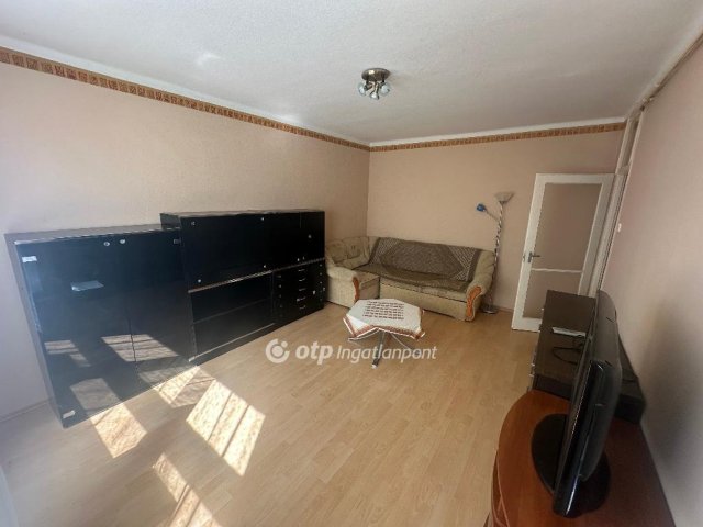 Eladó téglalakás, Salgótarjánban 11.5 M Ft, 1 szobás