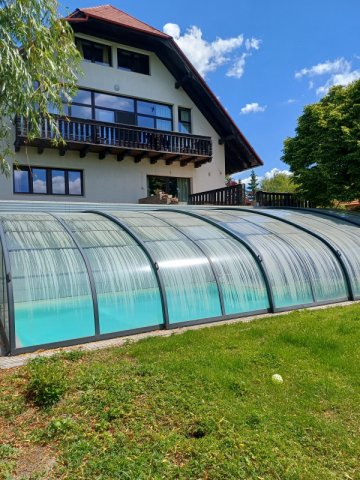 Eladó családi ház, Pilisszentivánon 289 M Ft, 9 szobás