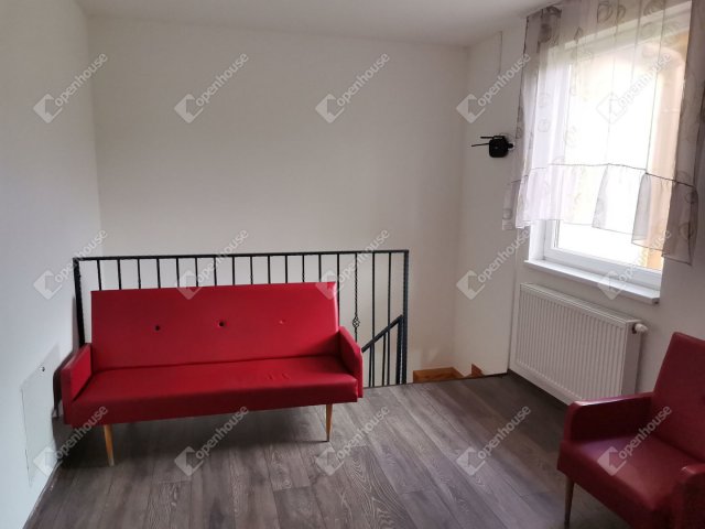 Kiadó téglalakás, albérlet, Tatán 650 E Ft / hó, 4 szobás