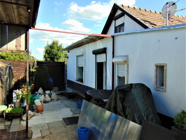 Eladó családi ház, Budapesten, XVII. kerületben, Lőrinci úton