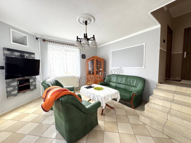 Eladó családi ház, Újrónafőn 79.99 M Ft, 5 szobás