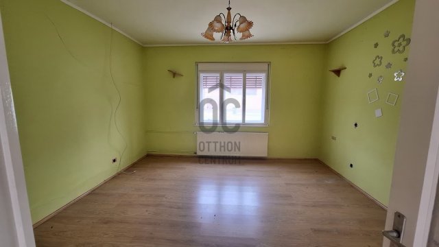 Eladó családi ház, Pakson 49 M Ft, 4 szobás
