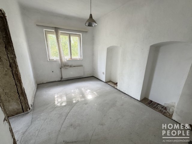 Eladó családi ház, Hódmezővásárhelyen 30 M Ft, 6+2 szobás