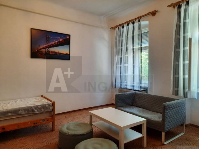 Kiadó téglalakás, albérlet, Szegeden 100 E Ft / hó, 1 szobás