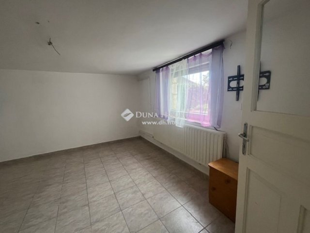 Eladó családi ház, Pécsett 69.9 M Ft, 3 szobás