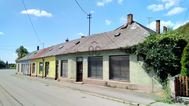 Eladó családi ház, Pécsett 13.49 M Ft, 2 szobás