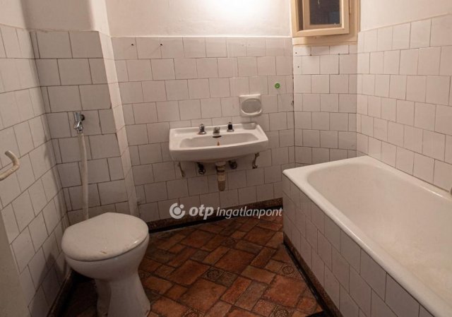 Eladó téglalakás, Nagykanizsán 34 M Ft, 3 szobás