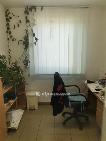 Eladó ipari ingatlan, Medgyesegyházán 125 M Ft