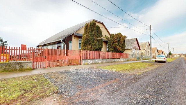 Eladó családi ház, Tiszakeszin 11.5 M Ft, 3 szobás
