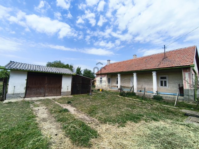 Eladó családi ház, Adácson 7.3 M Ft, 2 szobás