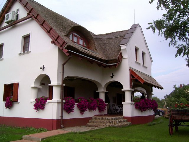 Eladó üzlethelyiség, Tiszafüreden 359 M Ft, 13 szobás