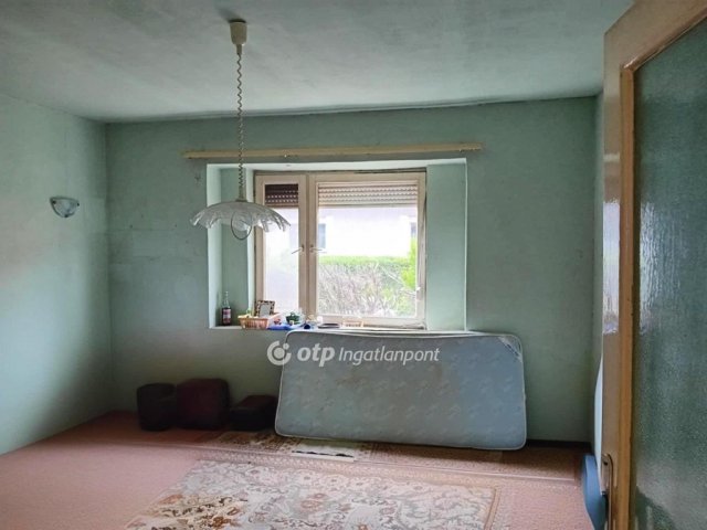 Eladó családi ház, Lőrinciben 22.99 M Ft, 2 szobás