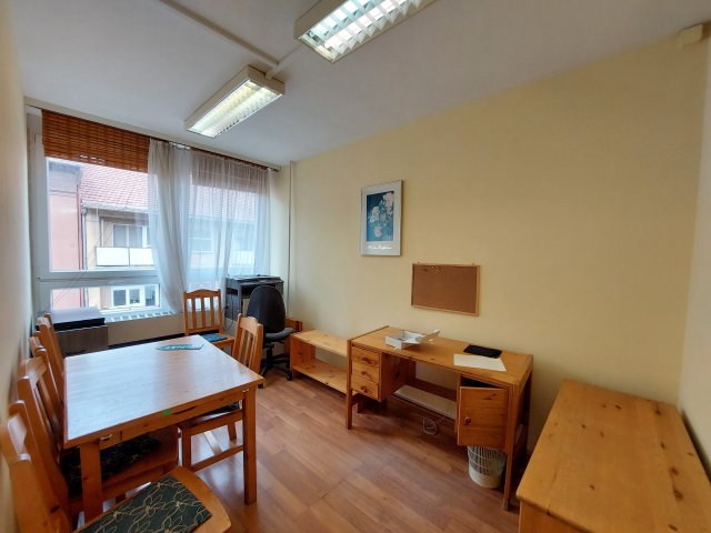 Kiadó iroda, Szegeden 76 E Ft / hó, 2 szobás