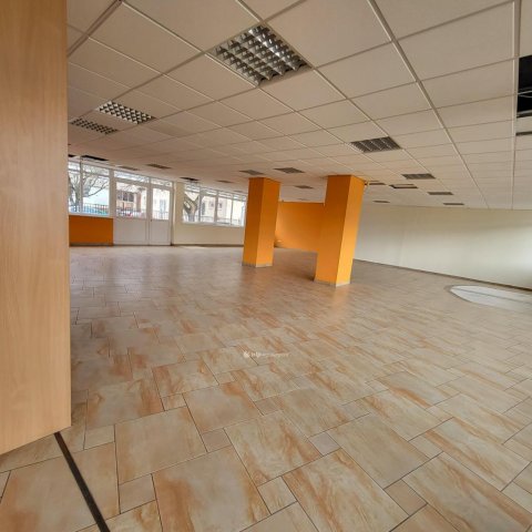 Eladó üzlethelyiség, Debrecenben 1191.8 M Ft, 10 szobás