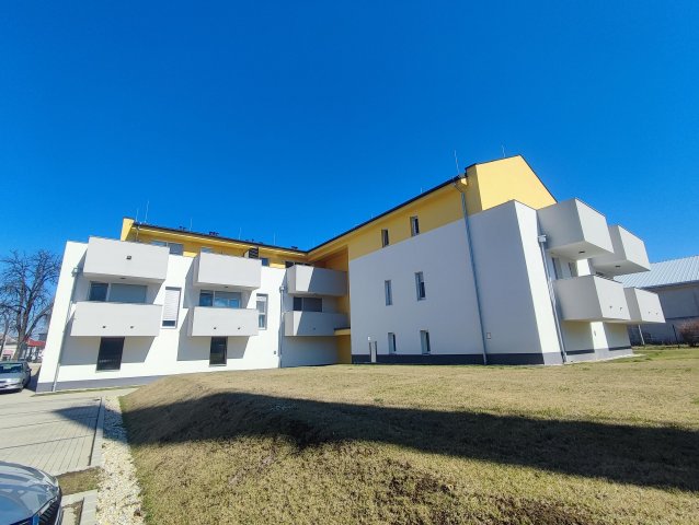Eladó téglalakás, Komáromban 73 M Ft, 3 szobás
