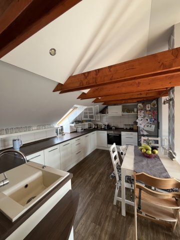 Eladó téglalakás, Veszprémben 83.9 M Ft, 5 szobás
