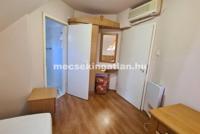 Kiadó téglalakás, albérlet, Pécsett, Atléta utcában, 1 szobás