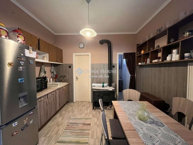 Eladó családi ház, Kalocsán 23.8 M Ft, 5 szobás