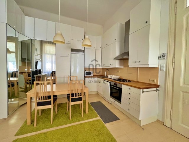 Eladó téglalakás, Budapesten, VI. kerületben 86.5 M Ft, 4 szobás