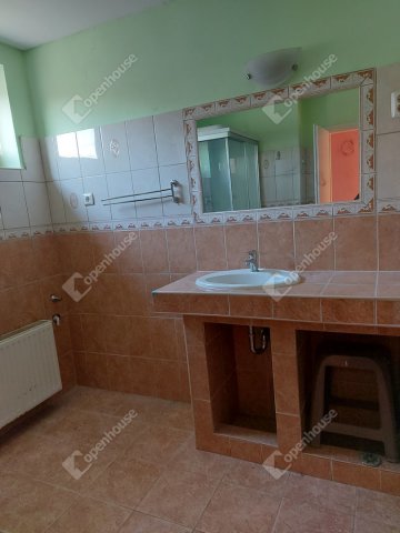 Eladó családi ház, Koroncón 48 M Ft, 2 szobás
