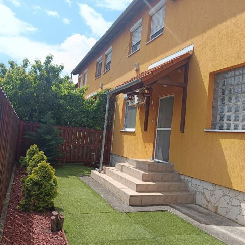 Eladó téglalakás, Vecsésen 75 M Ft, 3+1 szobás