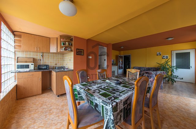 Eladó családi ház, Pécelen 139 M Ft, 8 szobás