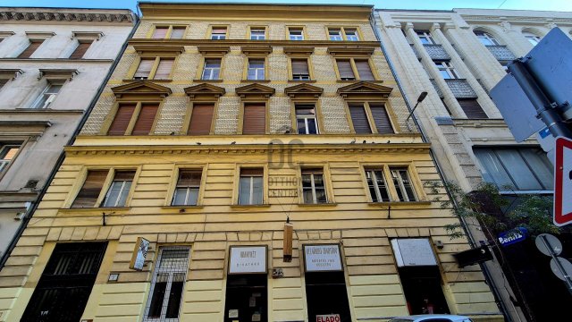 Kiadó téglalakás, albérlet, Budapesten, V. kerületben, 3 szobás