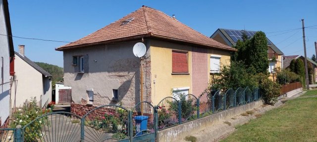 Eladó családi ház, Kaposváron, Pécsi utcában 22.5 M Ft