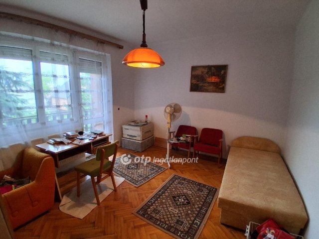 Eladó családi ház, Ácson 52 M Ft, 4 szobás