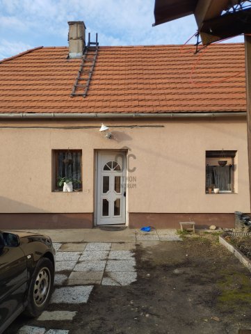 Eladó családi ház, Veszprémben 37 M Ft, 2 szobás