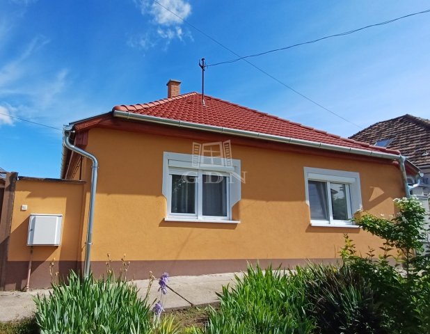 Eladó családi ház, Érsekcsanádon 25.5 M Ft, 3 szobás