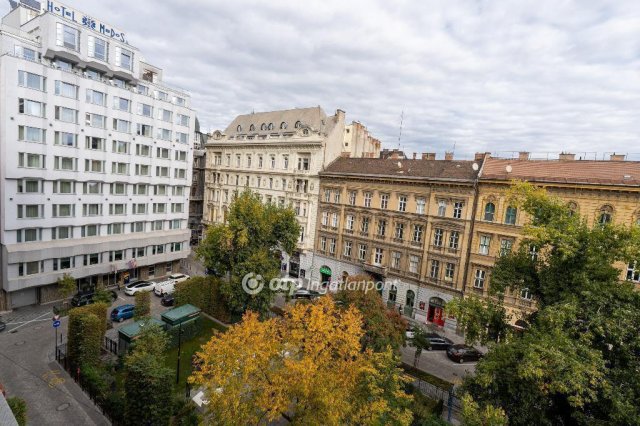 Eladó téglalakás, Budapesten, VI. kerületben 139.8 M Ft