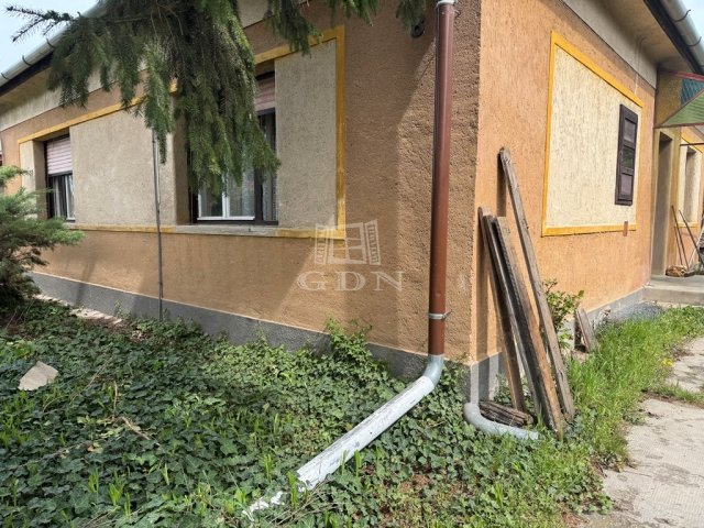 Eladó családi ház, Szigethalmon 60 M Ft, 3 szobás