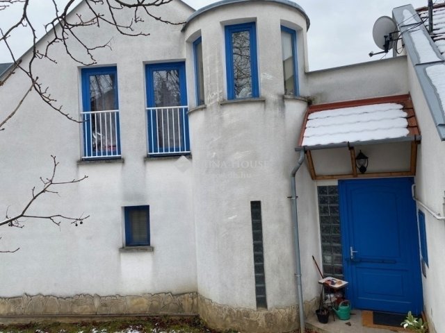 Eladó családi ház, Szentendrén 99 M Ft, 5 szobás