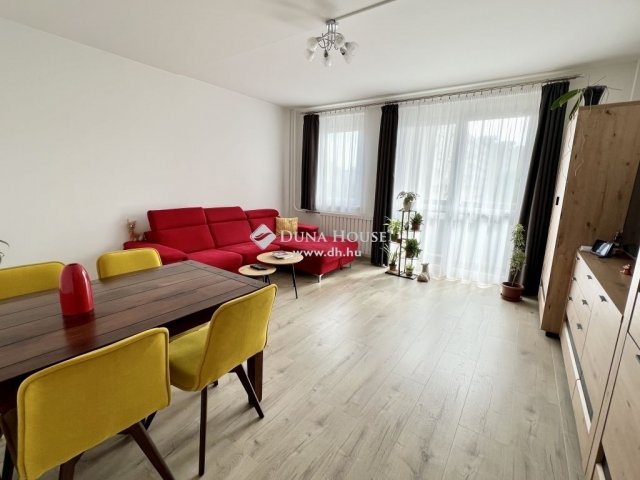 Eladó panellakás, Veszprémben 46.9 M Ft, 2 szobás