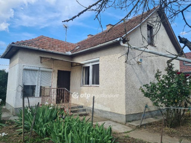 Eladó családi ház, Derecskén 22.9 M Ft, 2 szobás