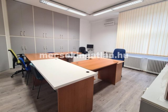 Kiadó iroda, Pécsett 188 E Ft / hó, 1 szobás