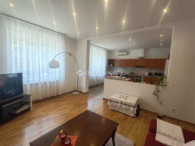 Eladó családi ház, Budapesten, XV. kerületben 198 M Ft, 4 szobás