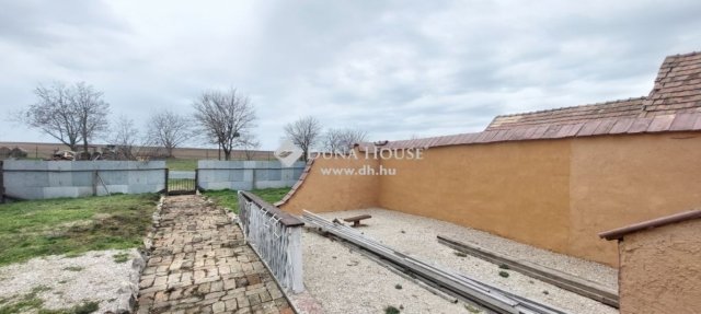 Eladó családi ház, Császáron 38.9 M Ft, 3 szobás
