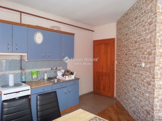 Eladó családi ház, Pécsett 85 M Ft, 4 szobás