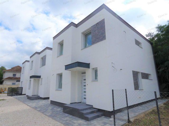 Eladó családi ház, Vecsésen 119.7 M Ft, 5 szobás