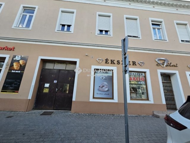 Eladó téglalakás, Siklóson 25.9 M Ft, 2 szobás