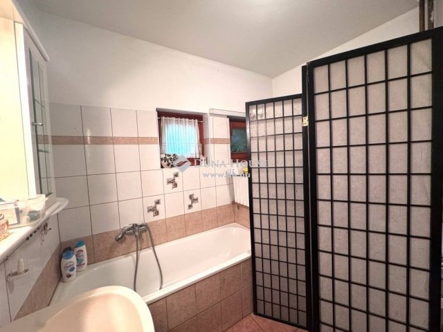 Eladó családi ház, Pécsett 125 M Ft, 4 szobás